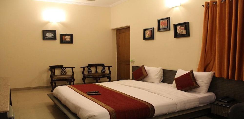 Hotel Persona International Ню Делхи Екстериор снимка